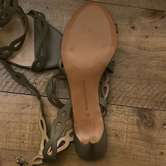 Size 9.5 Banana Republic Laser-Cut High Heel Sandal Olive Green Strappy sandals - Picture 3 of 7